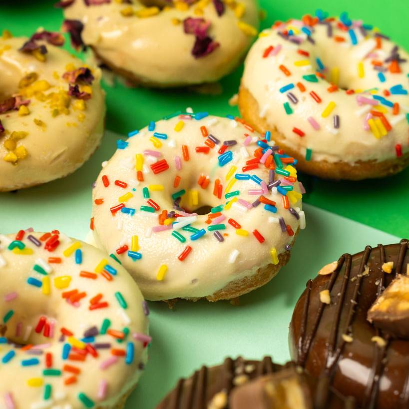 "Choccy Squad" caja de regalo de mini pasteles donut sin gluten