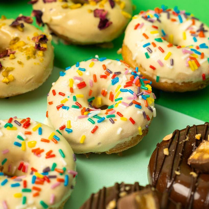 "Choccy Squad" caja de regalo de mini pasteles donut sin gluten