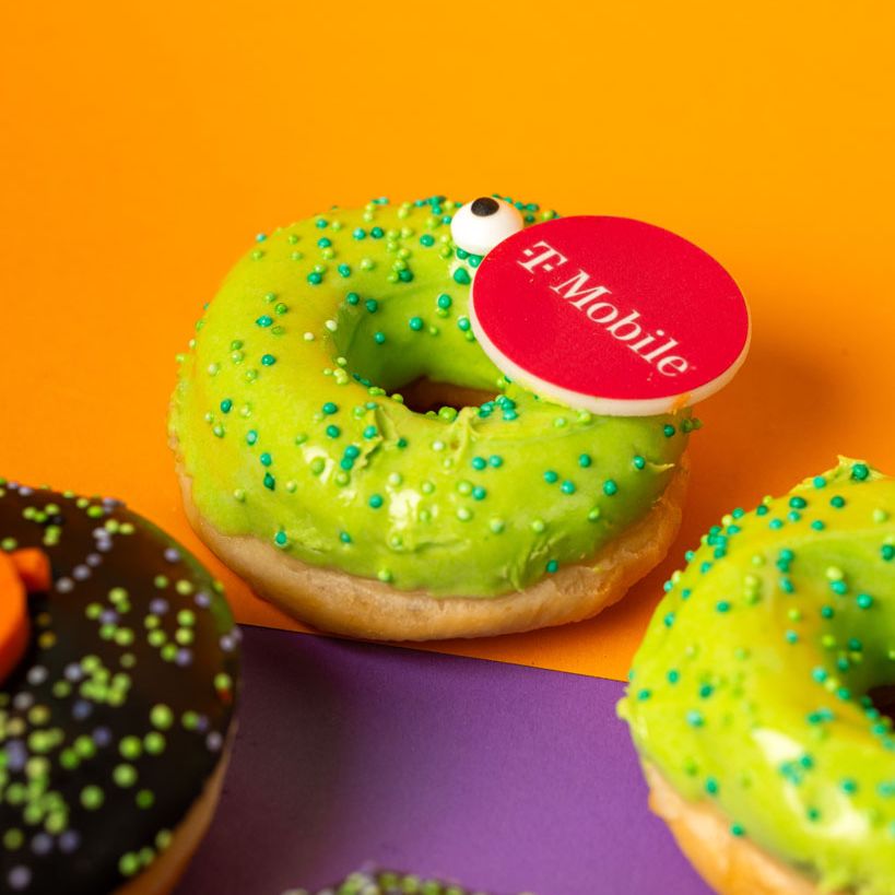 Halloween Office Box XL – 60 Mini-Donuts mit Logo (VG)