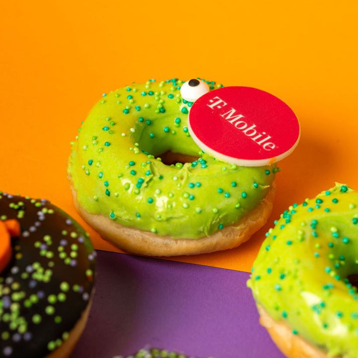 Halloween Office Box XL – 60 Mini-Donuts mit Logo (VG)